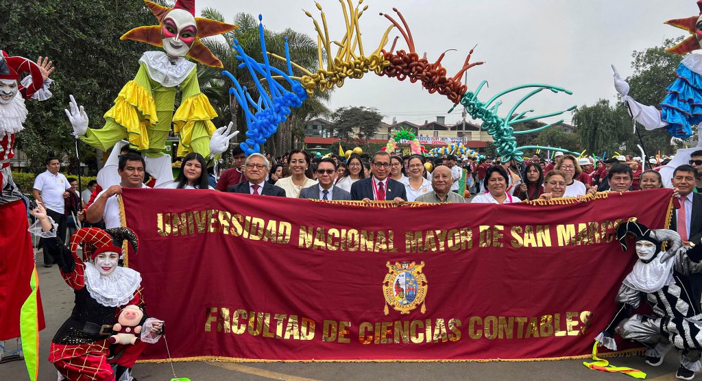 Noticia – Gran Pasacalle San Marquino: Autoridades Universitarias Encabezan Desfile en la Plaza Fray Tomás de San Martín
